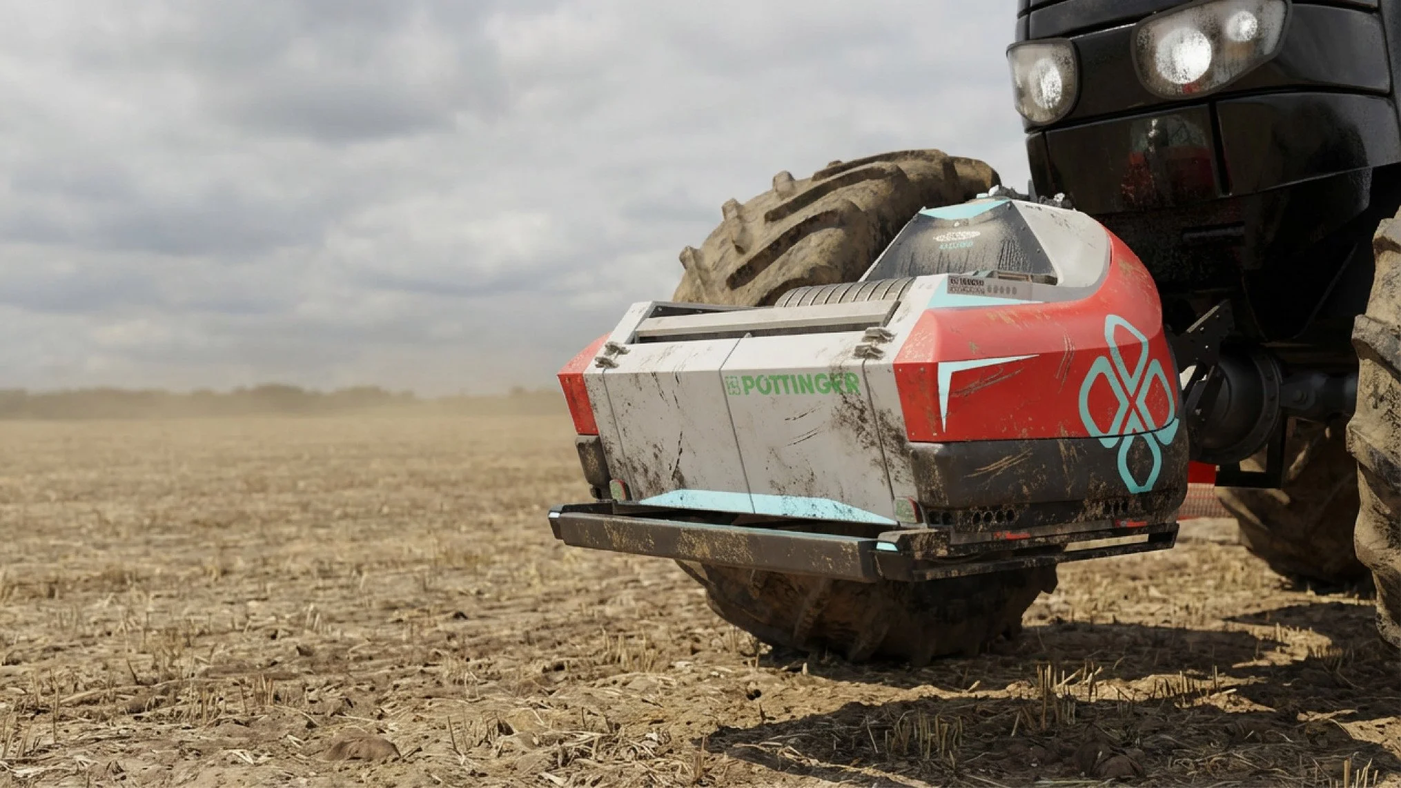 Pöttinger SensoDrive – autonomes Sensor-Modul (Lidar, Radar, Kamera) an der Front eines Traktors, vor einem Bauernhof mit grünen Feldern