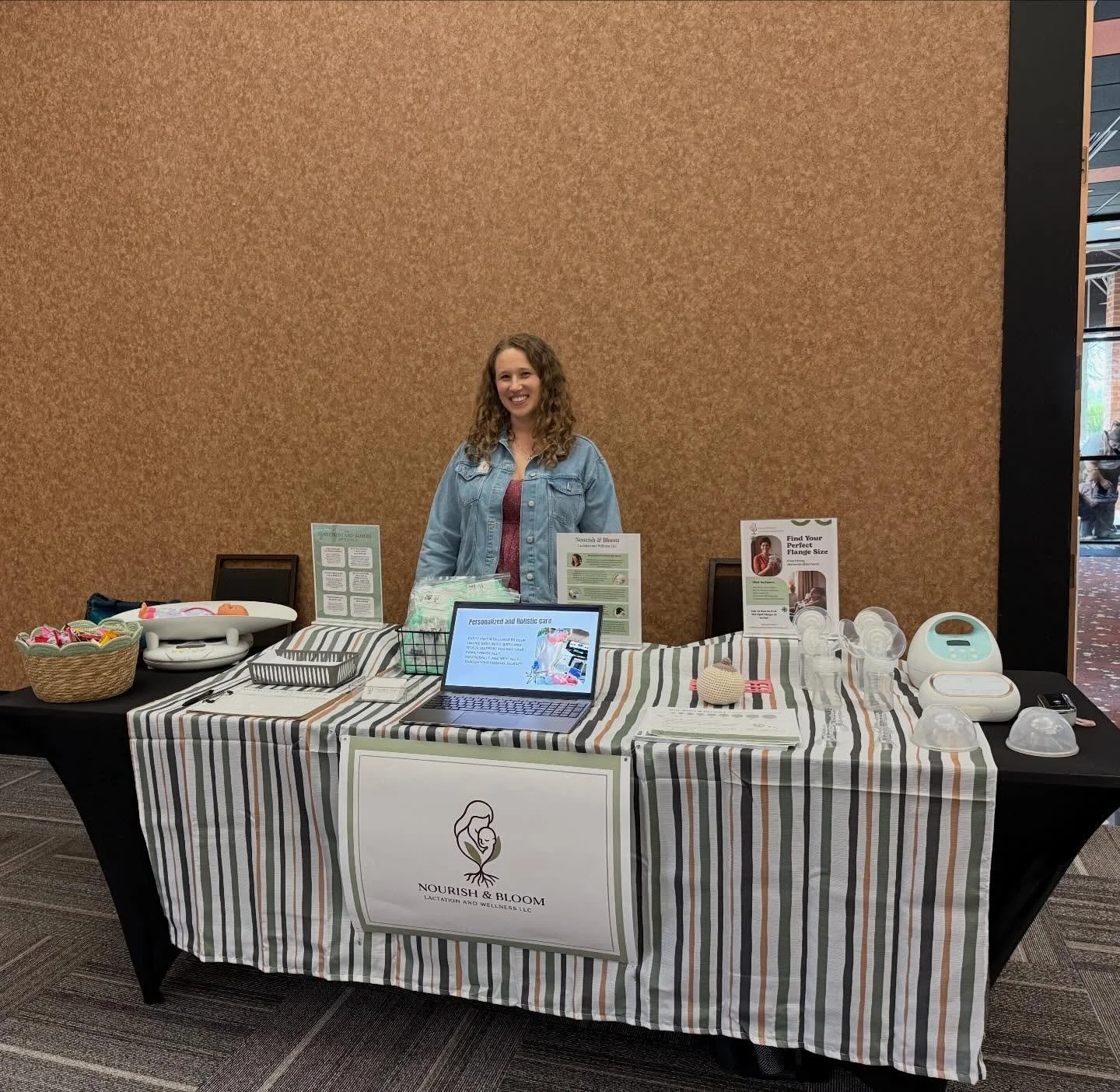 Such a fun afternoon spent with families and like-minded professionals at @birthandbeyondfamilyexpo ! It was amazing to see so many familiar and new faces, and come together as a community to support each other. 

Stay tuned to see who won a FREE bre