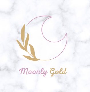 Logo avec un croissant de lune en forme de croissant, entouré d'une branche d'olivier en or, avec le texte 'Moonly Gold' en couleur rose et or.