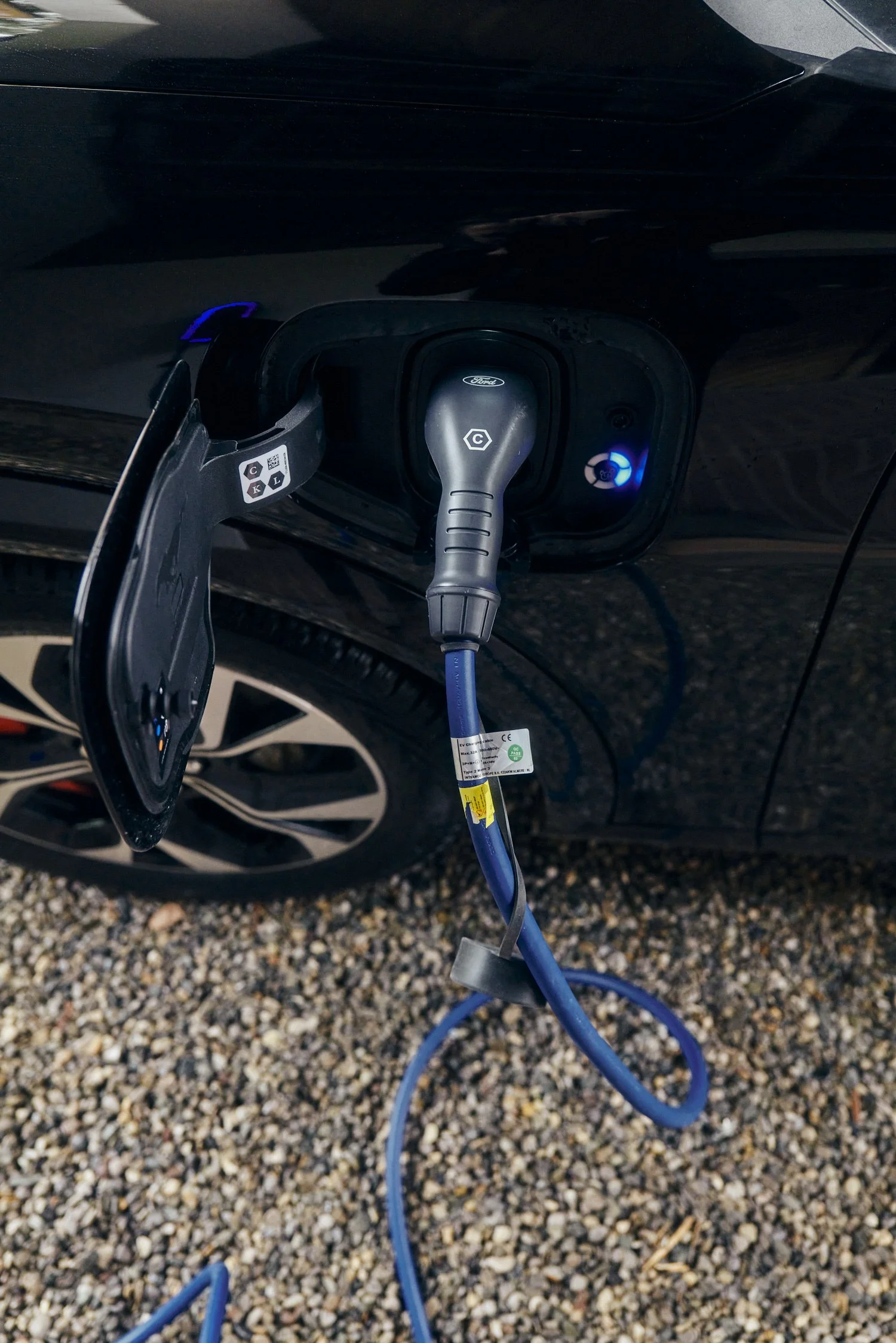 Elektroauto wird aufgeladen