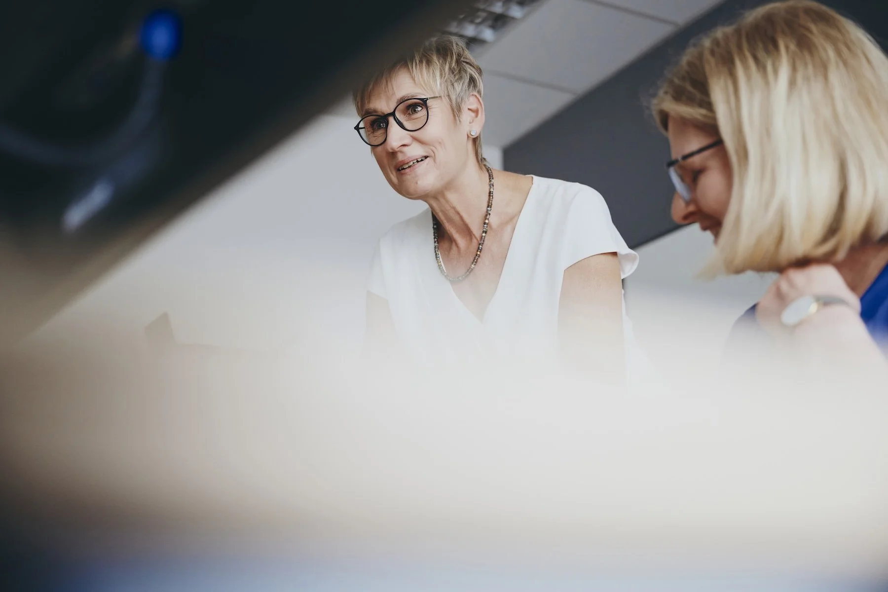 teamwork-business-collaboration-modern-office-professional-lifestyle-corporate-employees-portrait.jpg