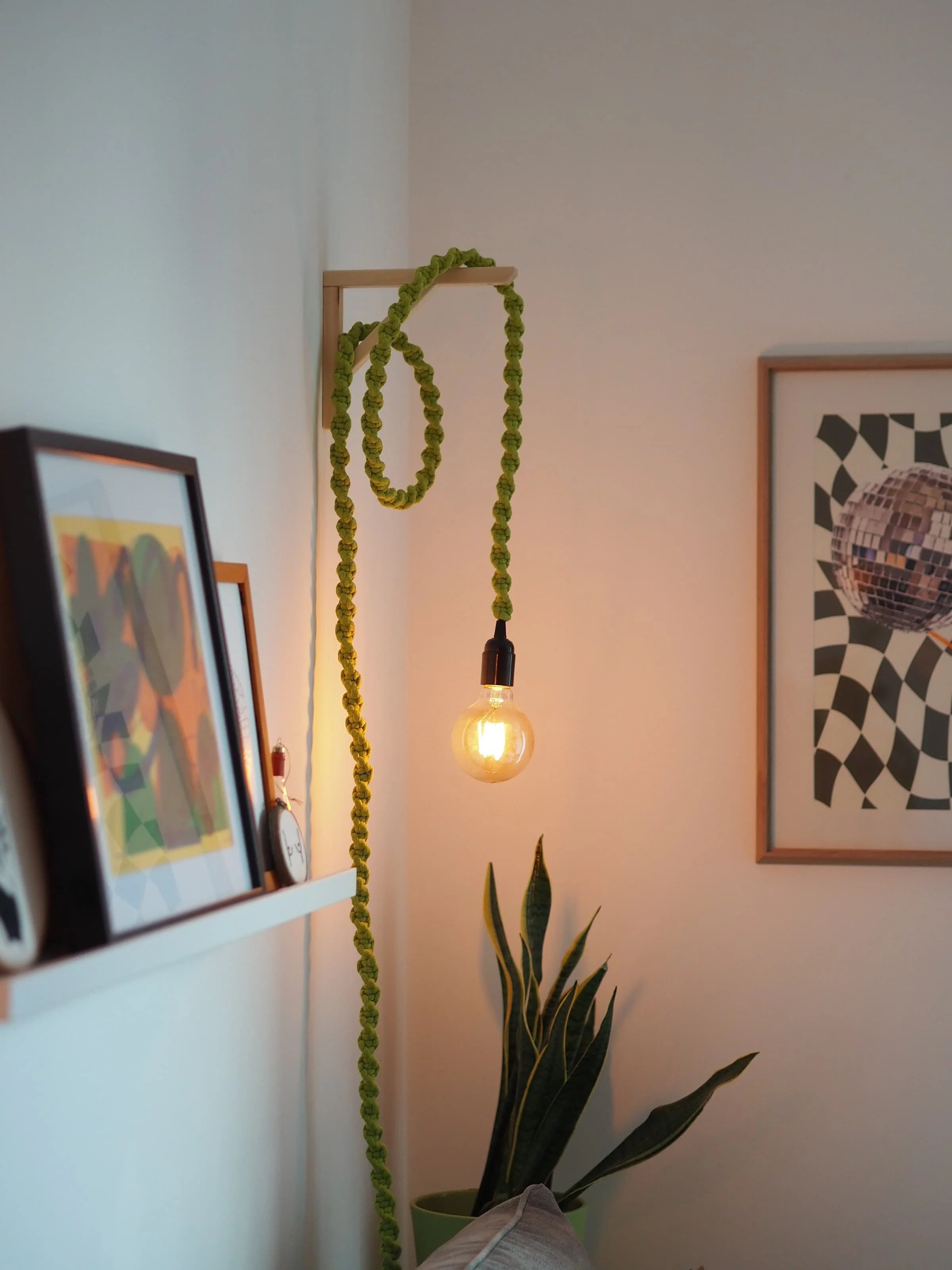 Chunky Macrame Lamp: Wine