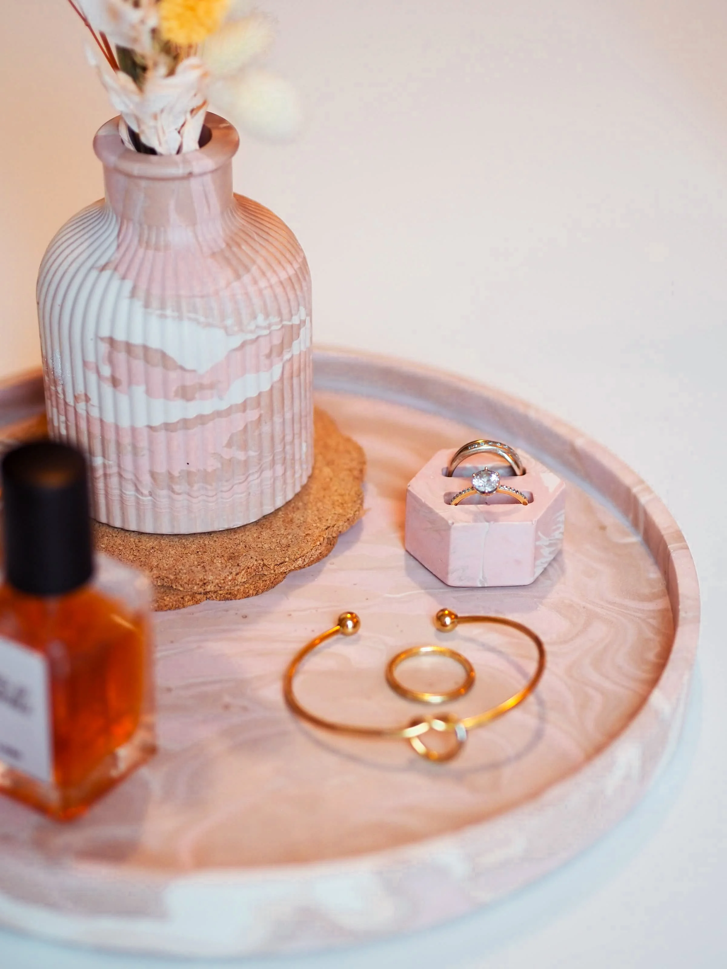 Large Circle Tray: Strawberry Champagne