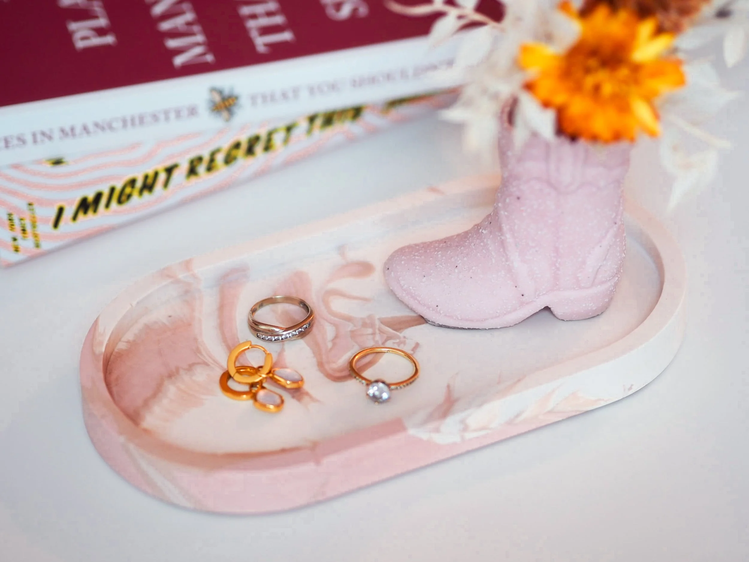 Oval Trinket Tray: Strawberry Champagne