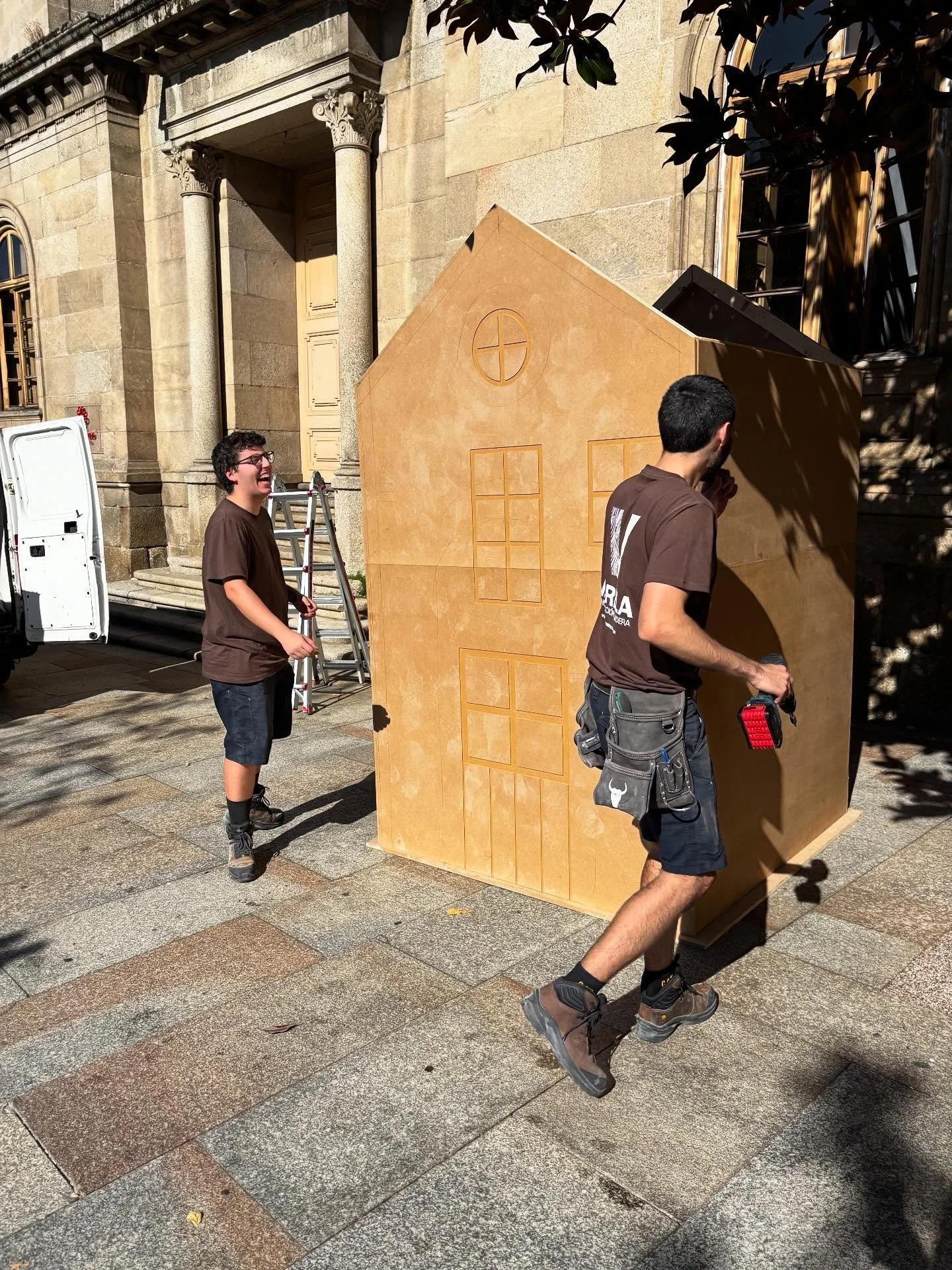 La pasada semana estuvimos presentando unas maquetas para un proyecto navide&ntilde;o especial y tambi&eacute;n comenzamos con el movimiento de tierras de una vivienda unifamiliar. Os mostramos algunos avances.

#construccionsostenible
#construccionc