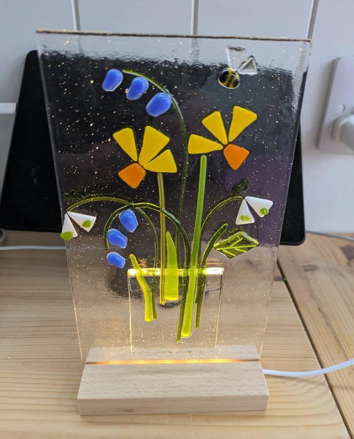 A spring version of the floral bouquet, everything on this piece will be possible to recreate in February's workshop😊