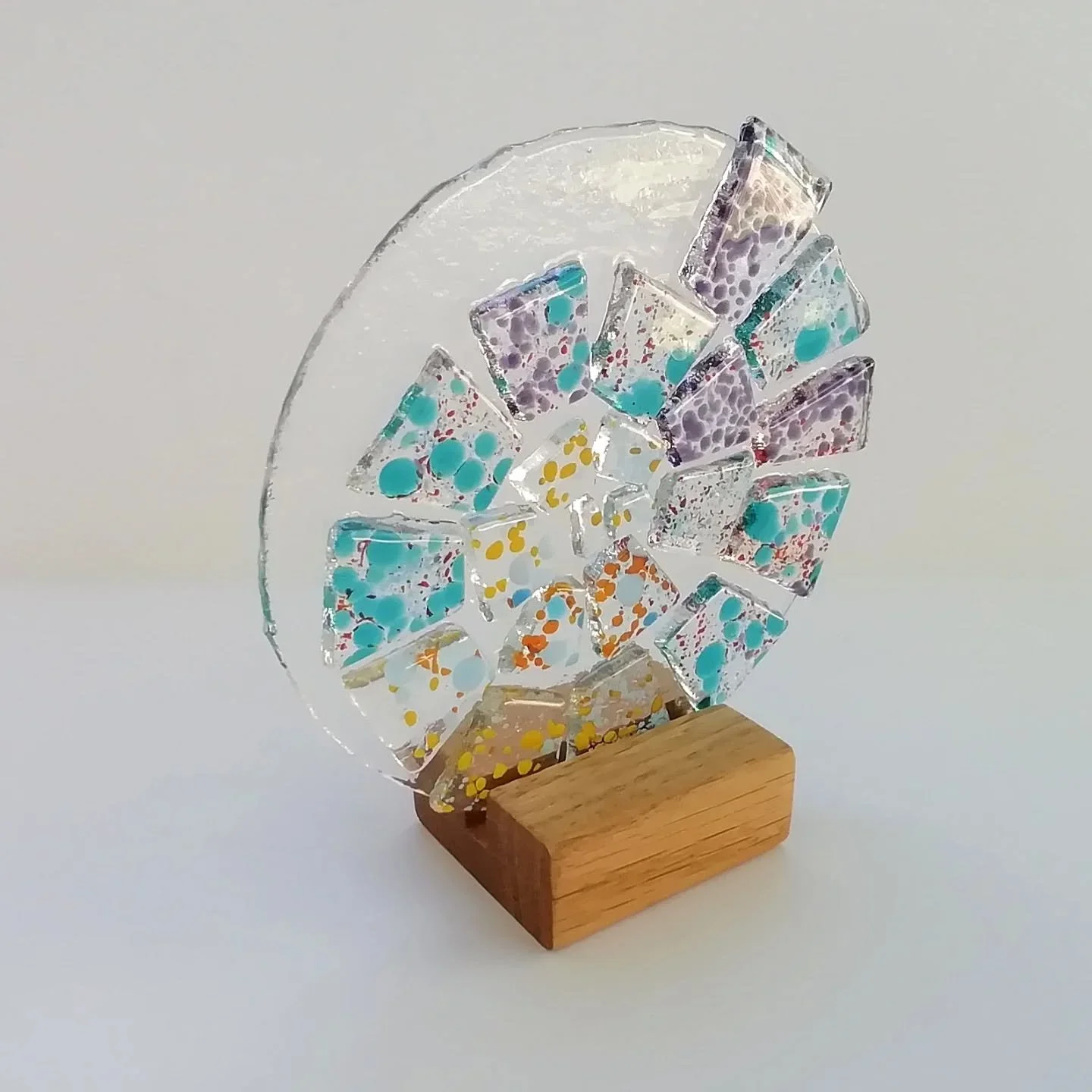 I'm running some new workshops which will be added to my website this week. One of them will be to make ammonite ornaments. If you're interested in doing a midweek workshop just DM me to book. 
#fusingworkshops 
#learnsomethingnew
#craftworkshops 
#a
