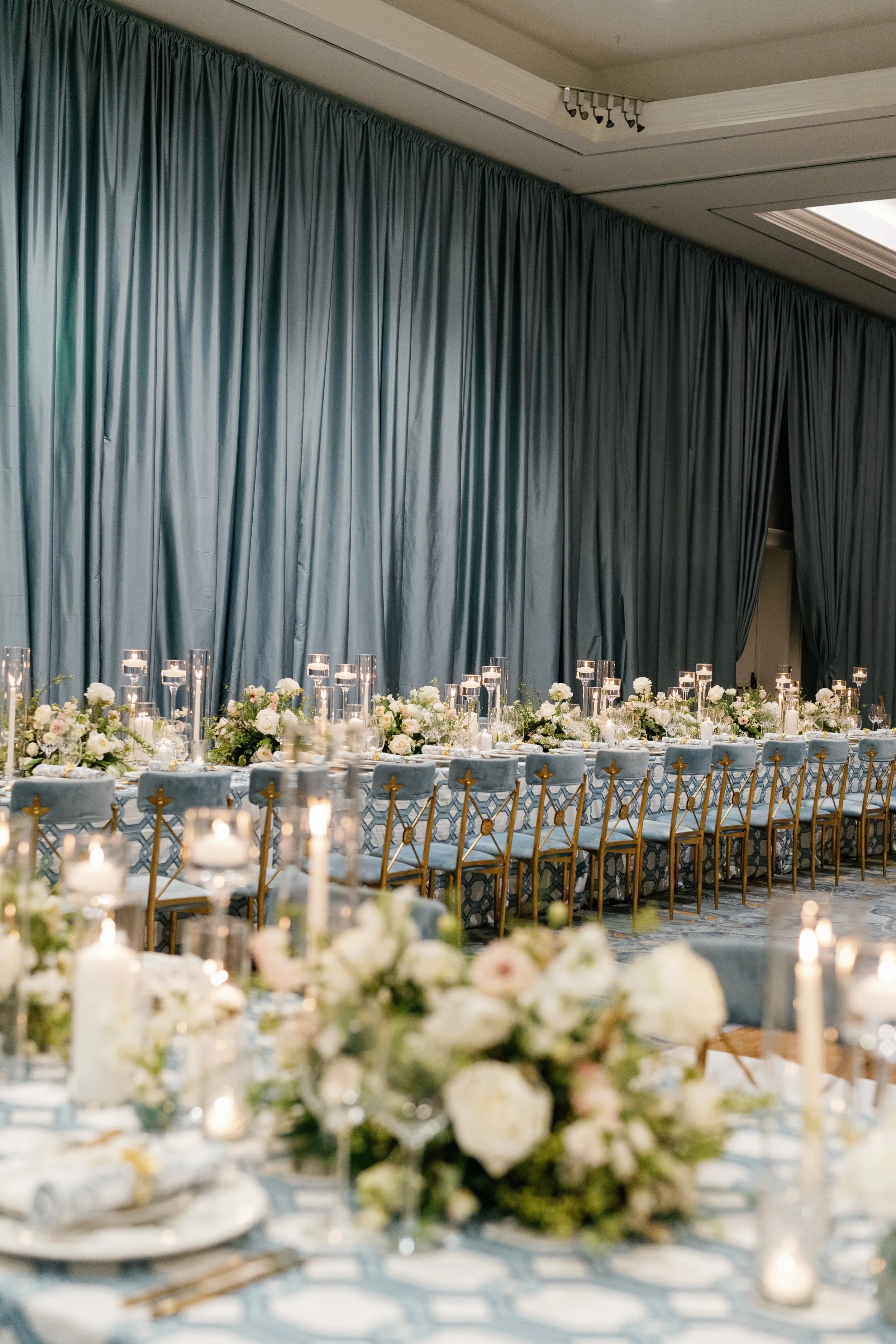 Beautiful white and blue tablescape for a Palmetto Bluff wedding reception