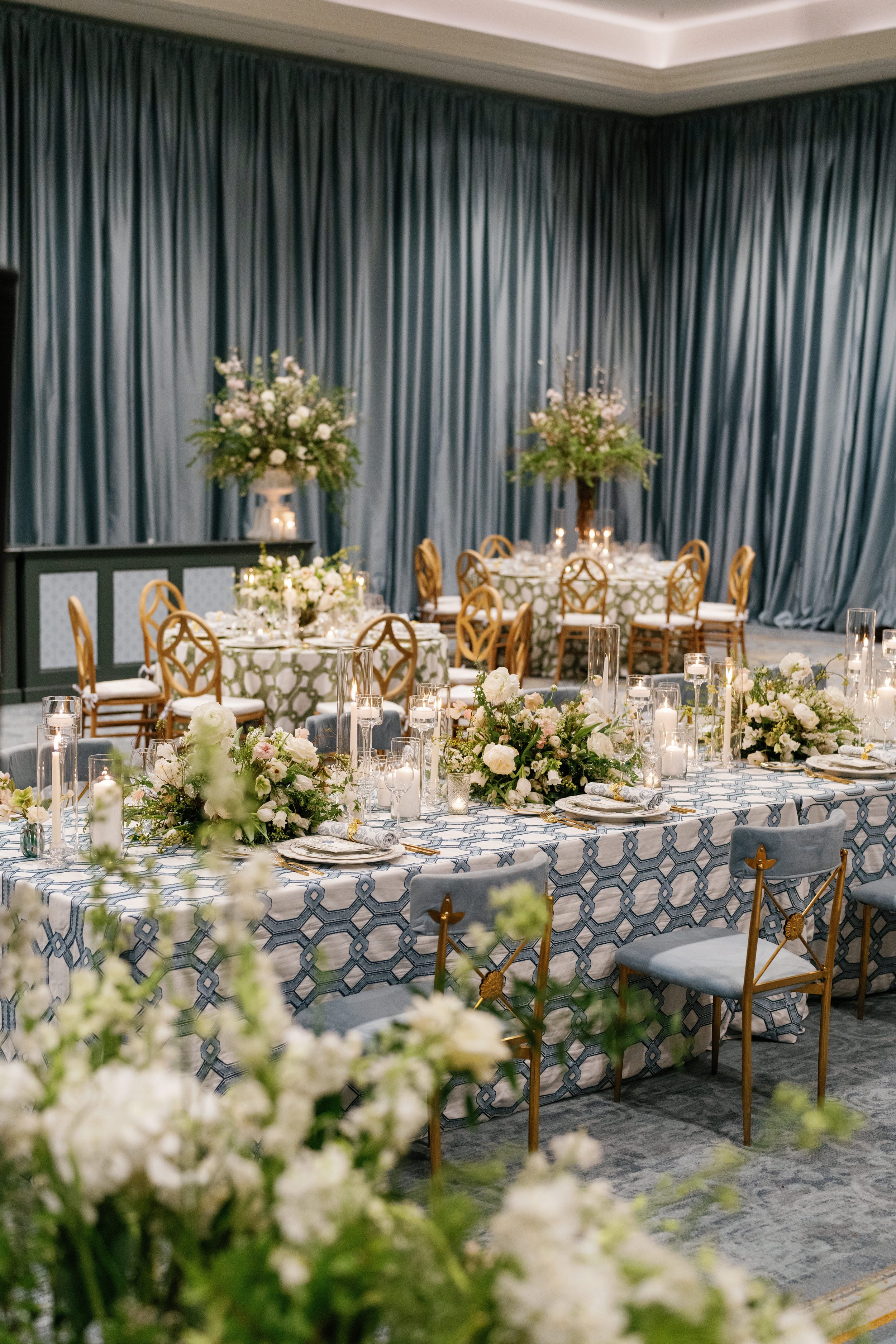 Blue and white boutique tables arrangement in Palmetto Bluff