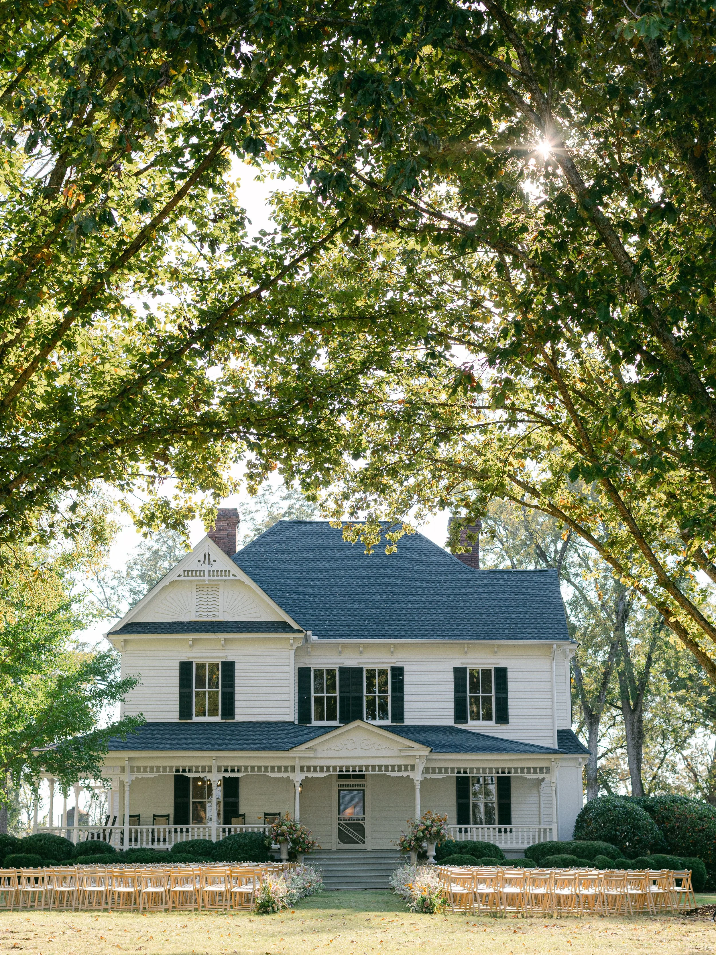 Family estate served as the perfect backdrop for this elegant soiree