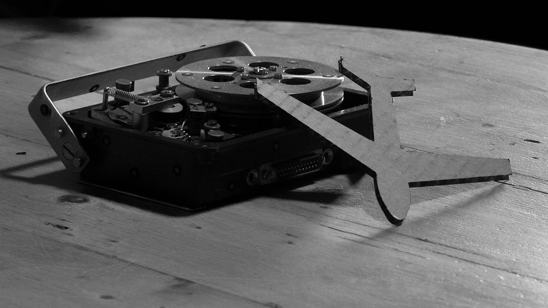 Backyard Psycho (2018)
Manipulated iPhone 6s video | Colour | Stereo Sound |  2' 00" | 23.98 fps |  QR codes embedded in two photographic prints & laser-cut cardboard  | public phone booth