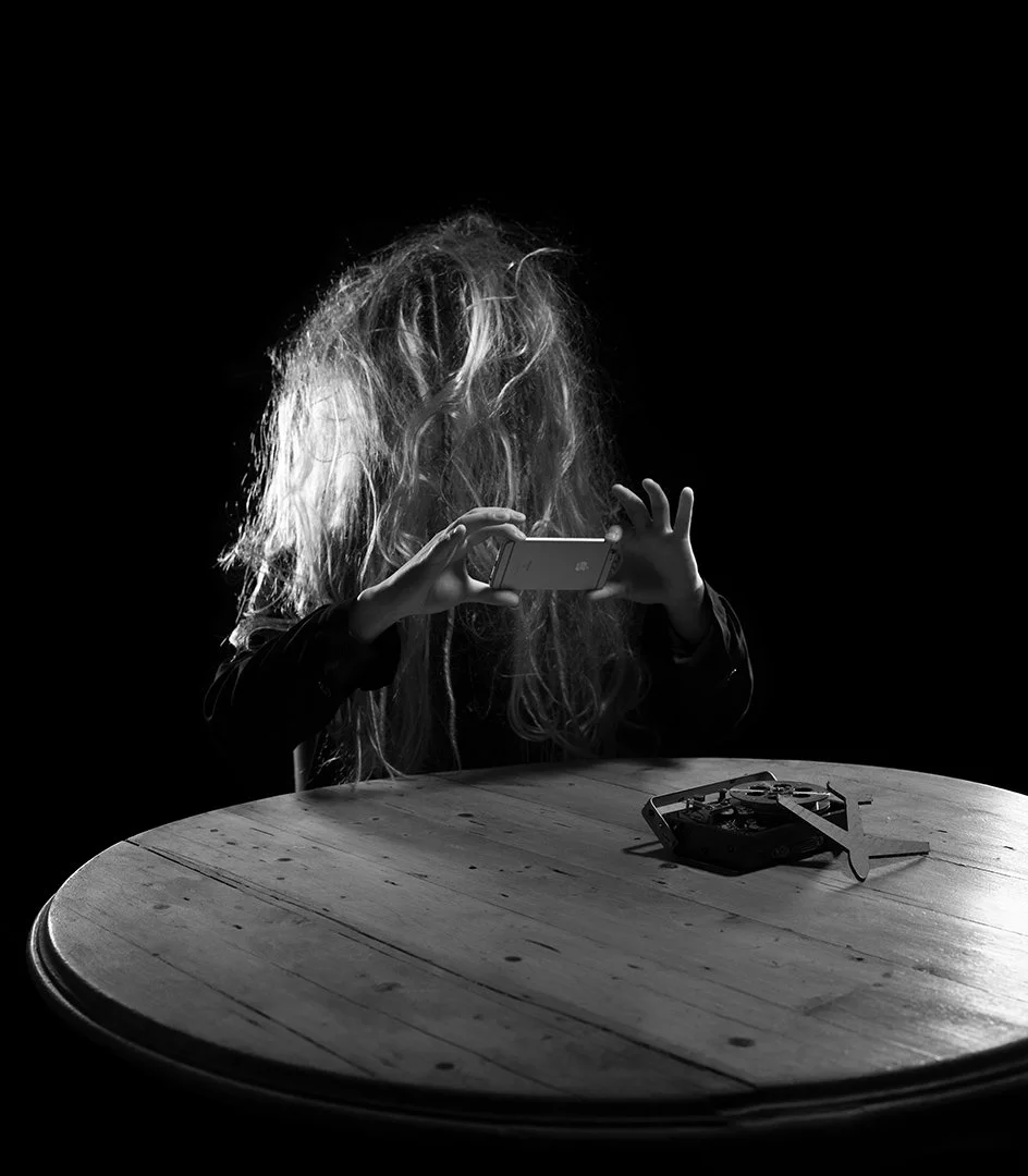 Backyard Psycho (2018)
Manipulated iPhone 6s video | Colour | Stereo Sound |  2' 00" | 23.98 fps |  QR codes embedded in two photographic prints & laser-cut cardboard  | public phone booth