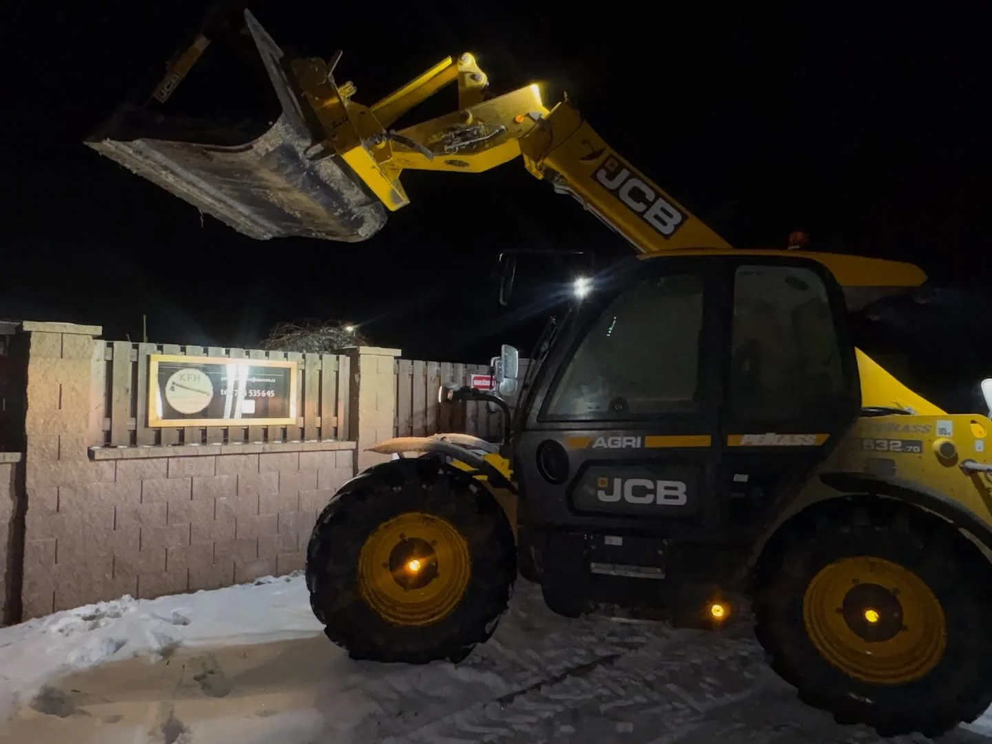 🛠️ KFH Pergoly se posouv&aacute; d&aacute;l&hellip;
D&iacute;ky technice JCB se můžeme pustit i do vět&scaron;&iacute;ch zastře&scaron;ovac&iacute;ch projektů.

✅ pergoly
✅ vět&scaron;&iacute; př&iacute;stře&scaron;ky
✅ zastře&scaron;en&iacute; pro 