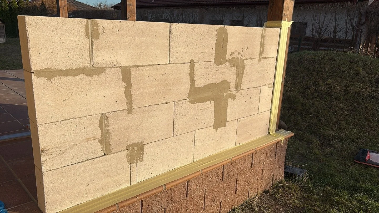 Pergola vybudovan&aacute; 2025, zasklen&iacute; včetně baru bude rok 2026🤎 pokračujem KFH &hellip;