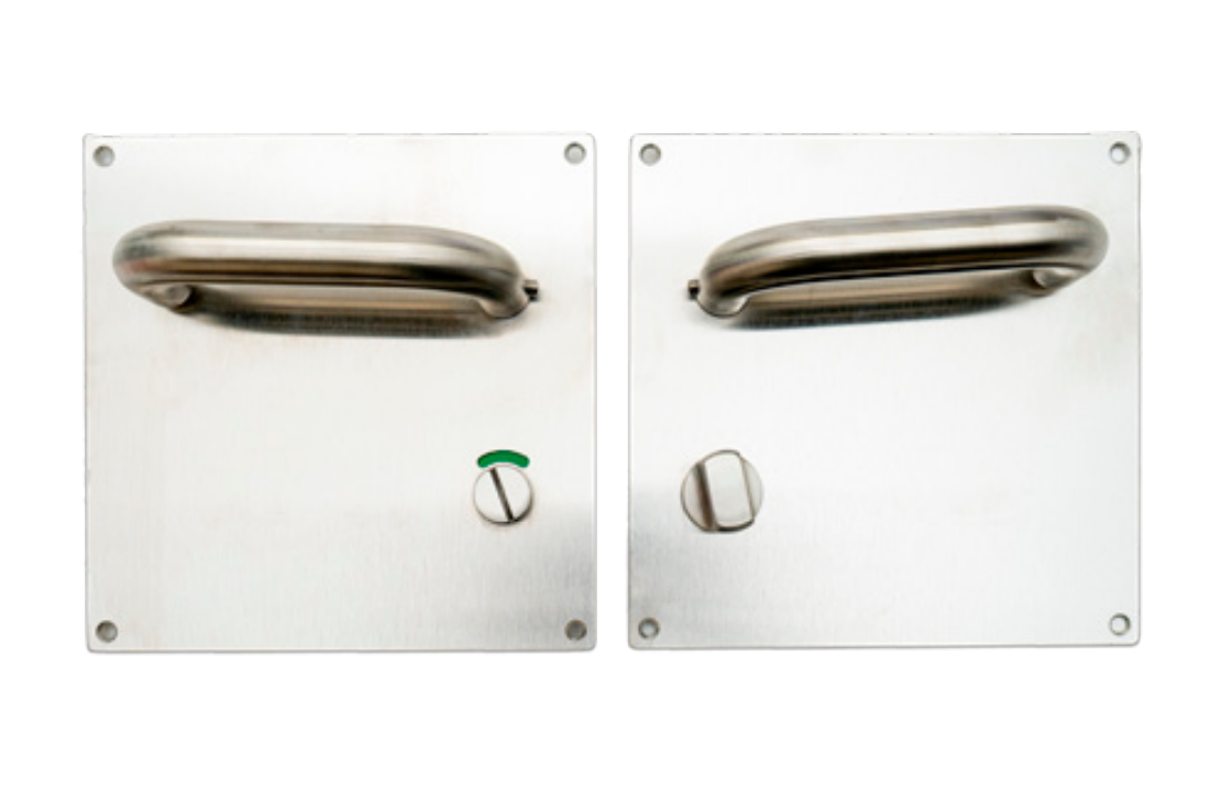 Puxador com placa e condenação