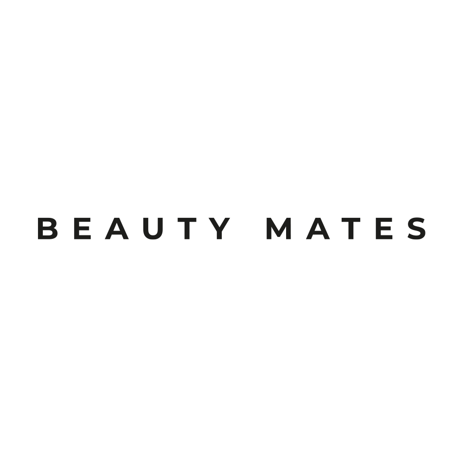 Der Text 'BEAUTY MATES' in schwarzen Buchstaben auf einem weißen Hintergrund.