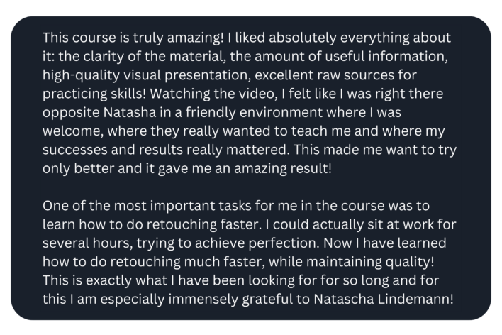 Der Text auf dem Bildschirm ist eine begeisterte Bewertung eines Kurses, die die Qualität, die praktischen Fähigkeiten und den positiven Einfluss des Kurses auf die Teilnehmerin hervorhebt.
