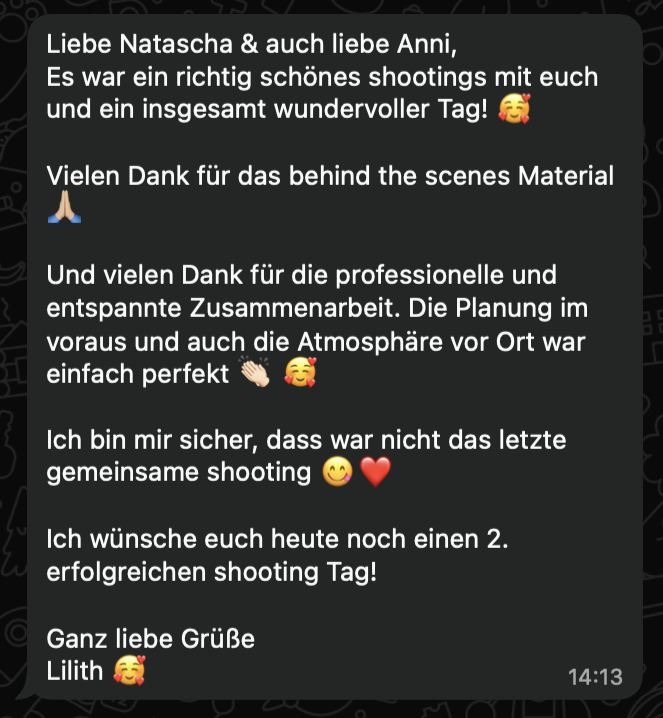 Text auf dunklem Hintergrund mit Dankesnachricht an Natascha und Anni für einen schönen Shooting-Tag, inklusive Dank für professionelle Zusammenarbeit und positive Planungserfahrung, und Wünsche für einen weiteren erfolgreichen Shooting-Tag, unterschrieben von Lilith.