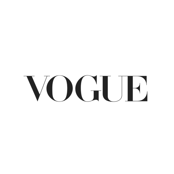 Das Bild zeigt das Logo der Modezeitschrift Vogue in schwarzer Schrift auf weißem Hintergrund.