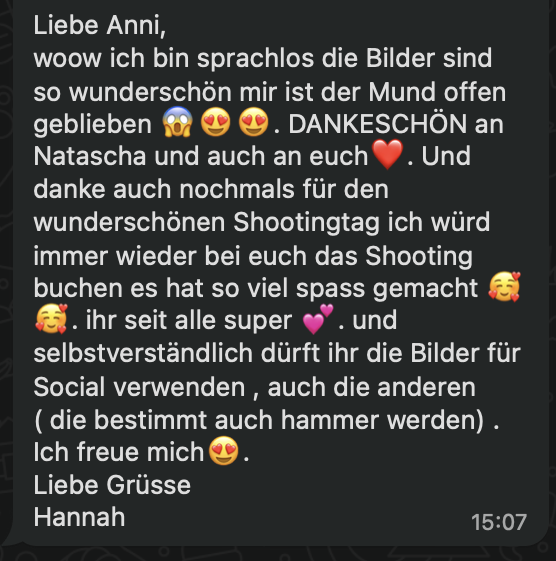 Screenshot einer Nachricht in deutscher Sprache mit Text, Emojis und Grüßen