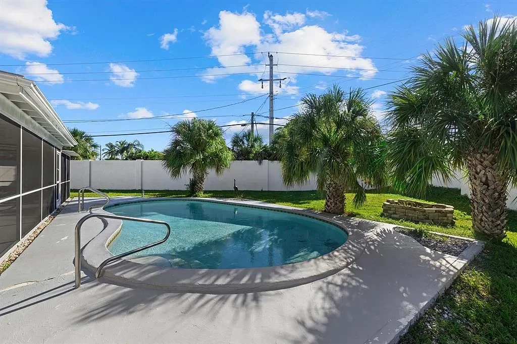 2-Bed/2 Bath Owner-Financed Home in Sarasota, FL