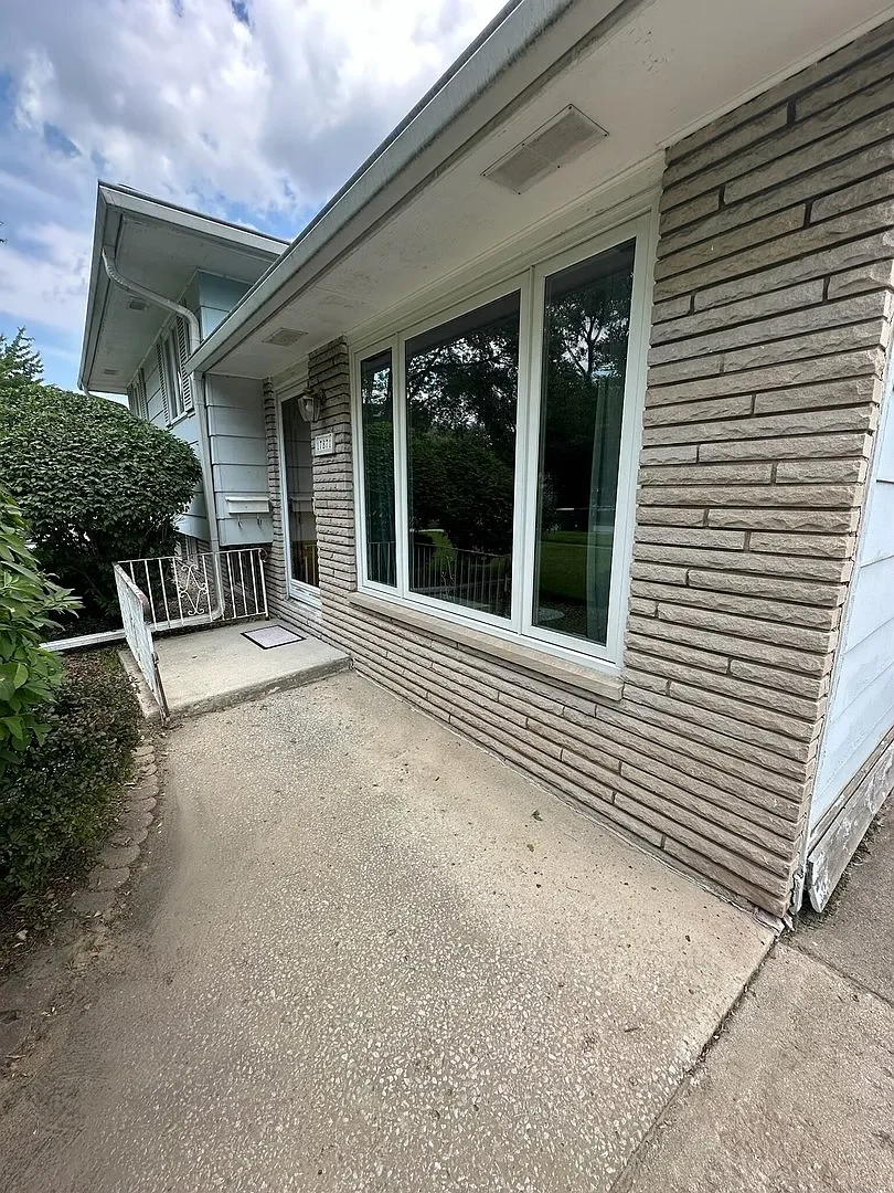 3-Bed/2 Bath Owner-Financed Home in Lansing, IL