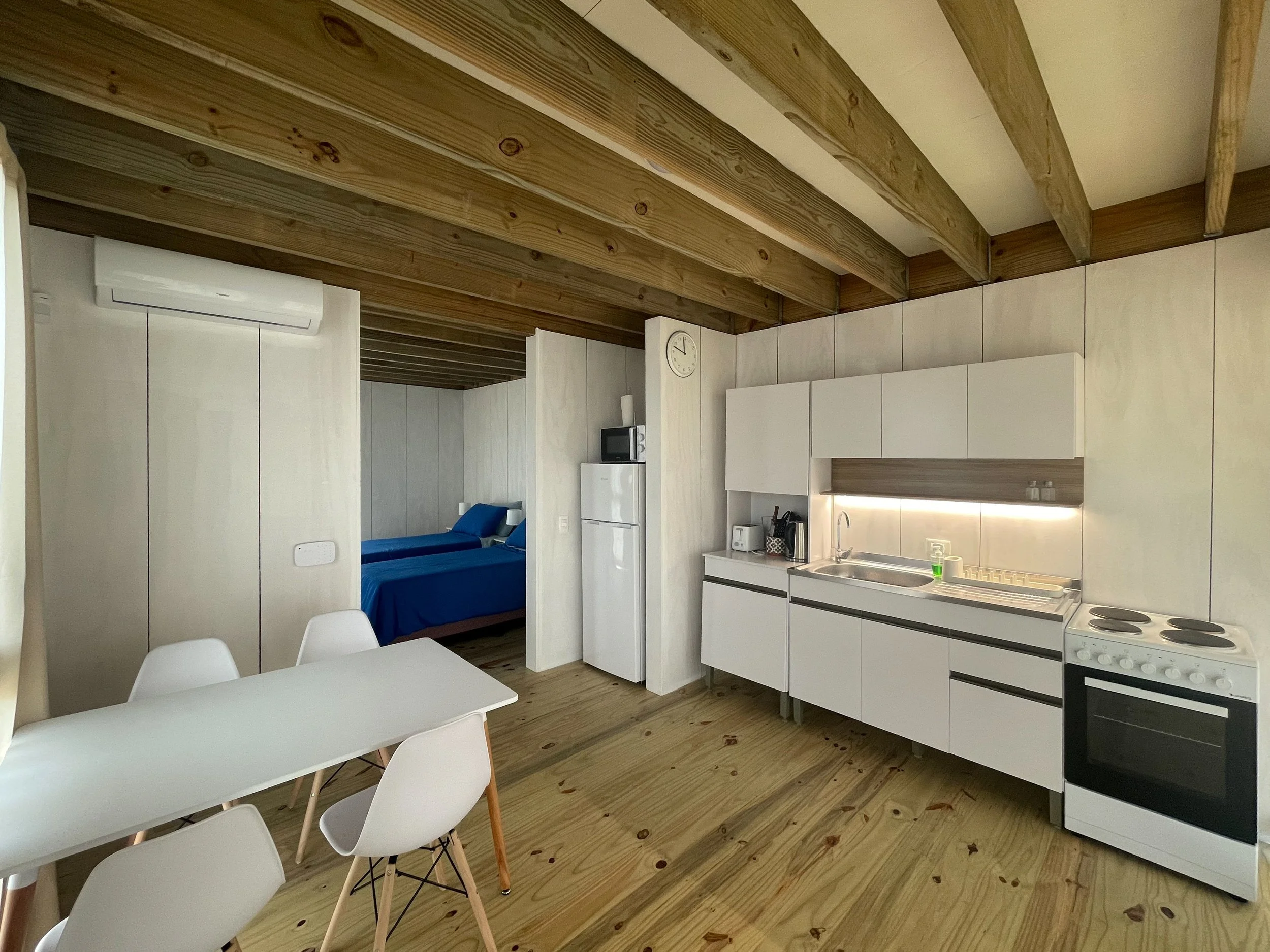 Estar, comedor y cocina.