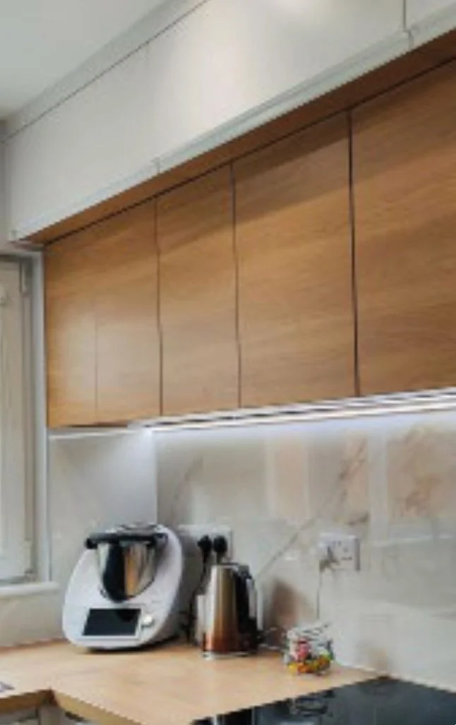 alaska-in-white-mixed-with-oak-slab-customer-kitchen.jpg