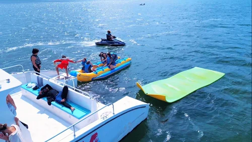 Guests on the water in Miami
