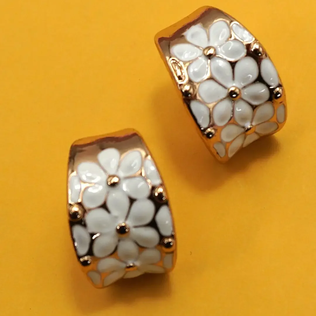 White Epoxy Flower Hoop Earrings