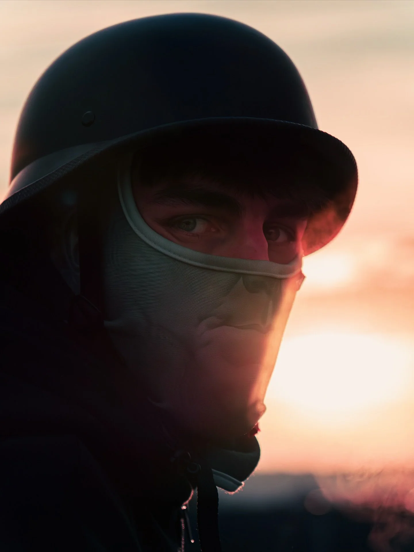 We shot this moment right as the sun droppet. The kind of sunset that makes everything look a little surreal. Breeze was turning icy, breath turning into mist, eyes glowing in the last bits of golden haze.

Buche dein shooting jetzt: www.andocinmedia