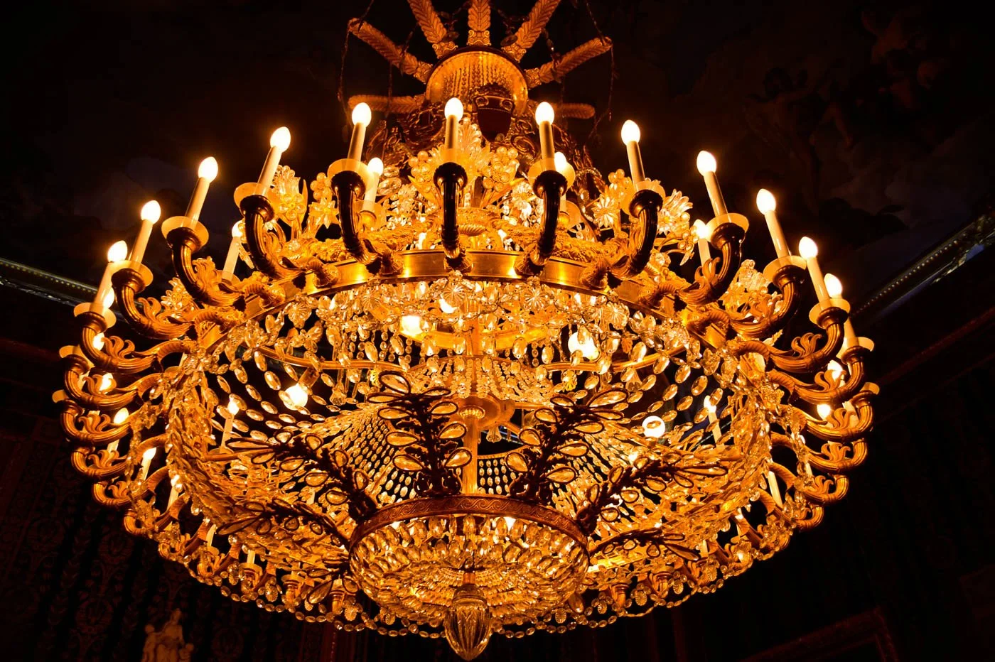 Palacio Real Chandelier — Golden Light