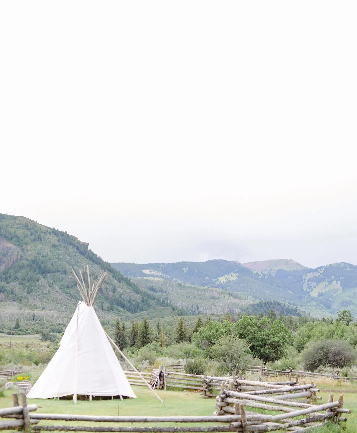 Sunday at the ranch is hard to beat. 

Photo by @maggshots 

#aspen #snowmass #aspensnowmass #keepingthewestwildsince1978 #trailride