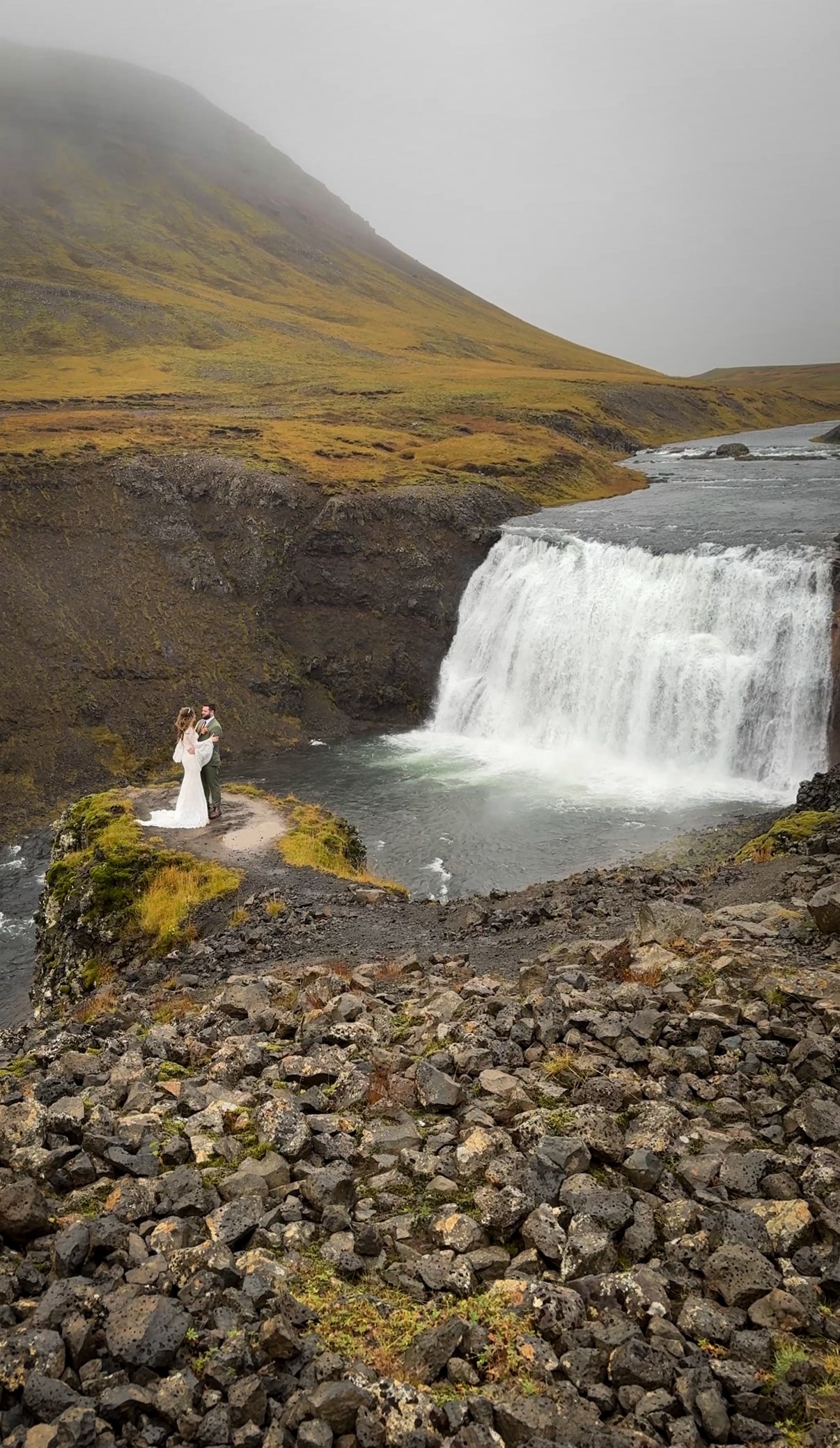 iceland-destination-wedding-waterfall