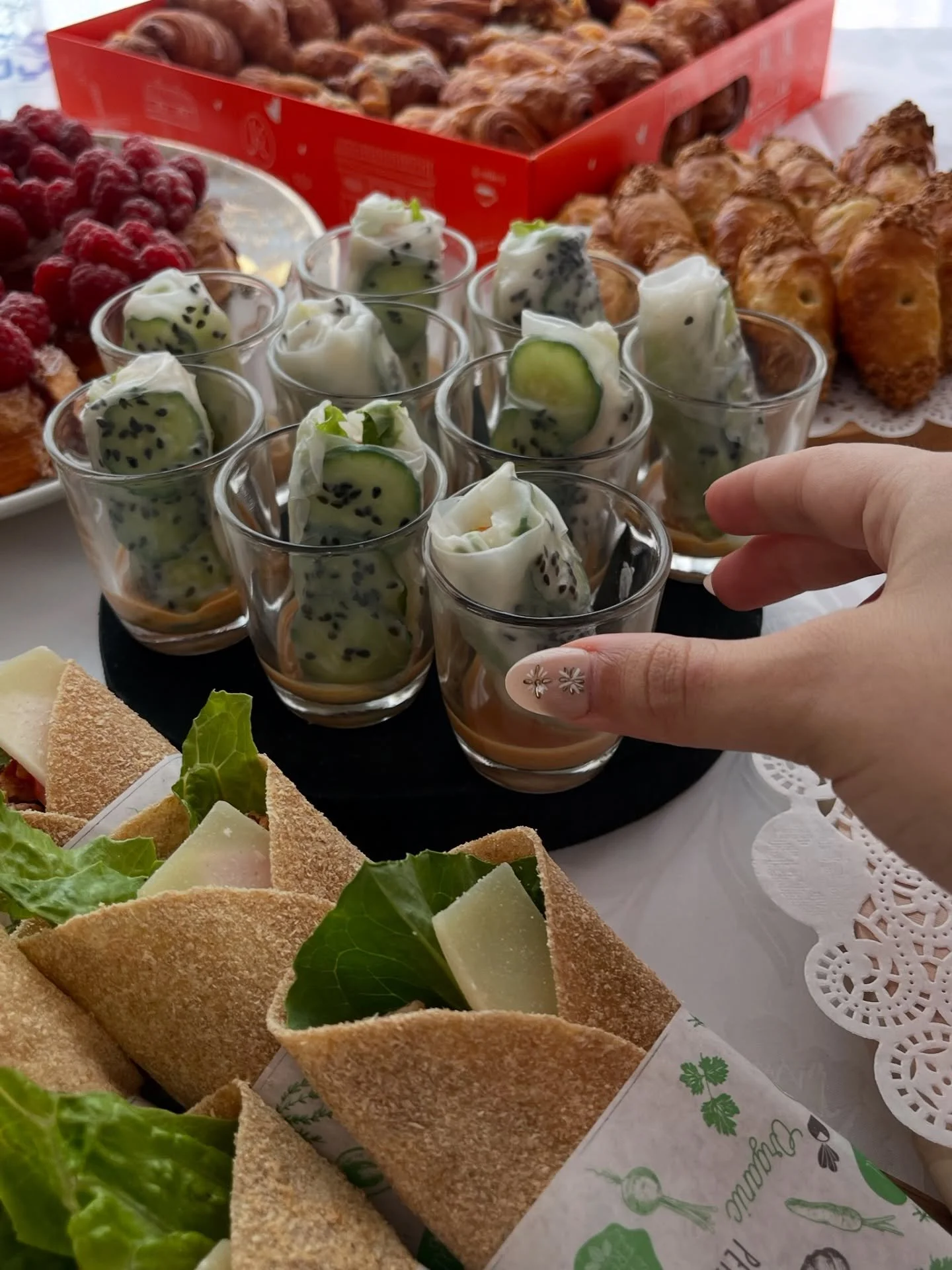 Vous avez une occasion sp&eacute;ciale ou un &eacute;v&egrave;nement ?
On s'occupe de tout, dans les moindres d&eacute;tails, pour que vous n'ayez qu'&agrave; profiter.
Contact en DM ou sur WhatsApp au +212 660-974044