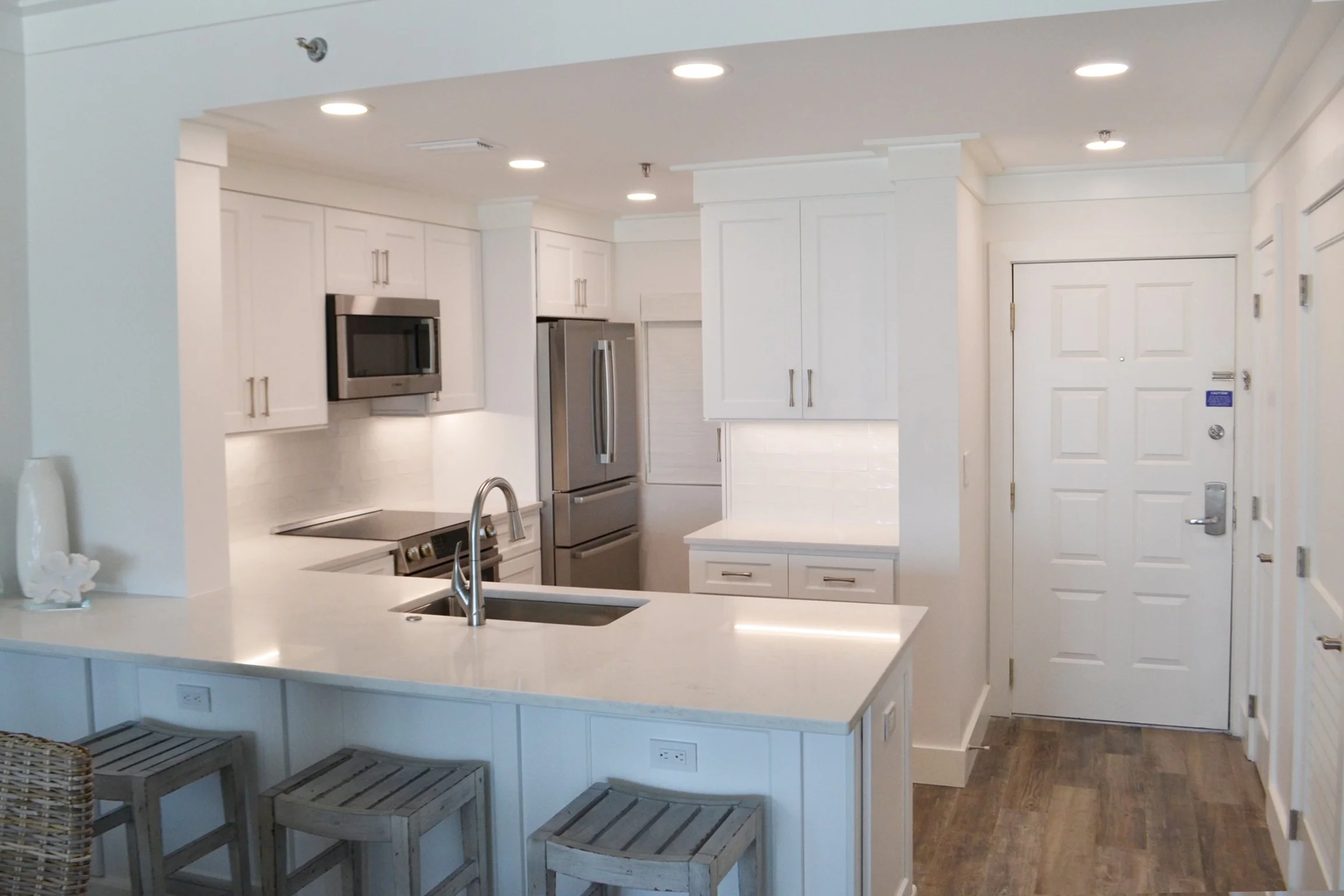 White shaker cabinets This creates a timeless, versatile look that works with many kitchen styles — from traditional to modern farmhouse.