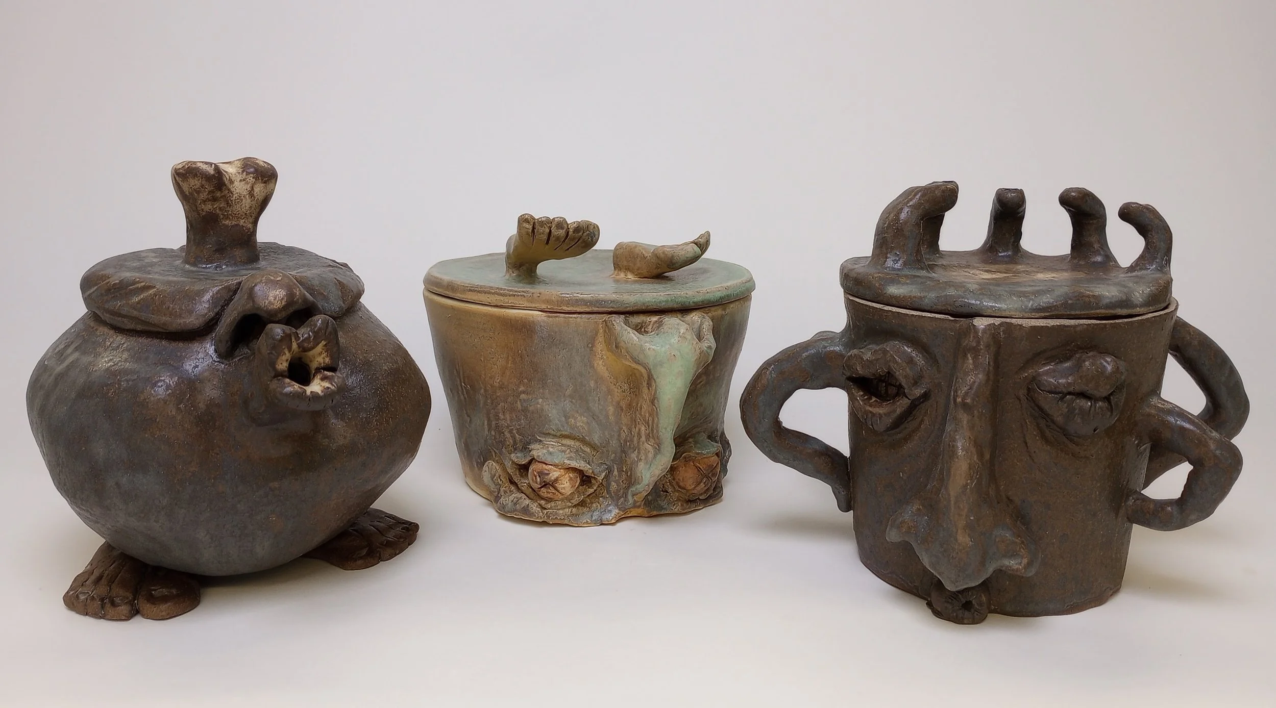 Teapot with lips, jar with feet handles, jar with finger handles