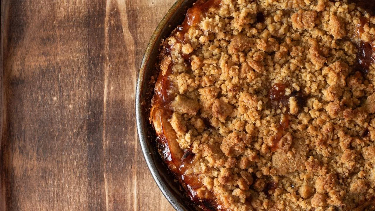 Peach Pie with Vanilla Crumble
