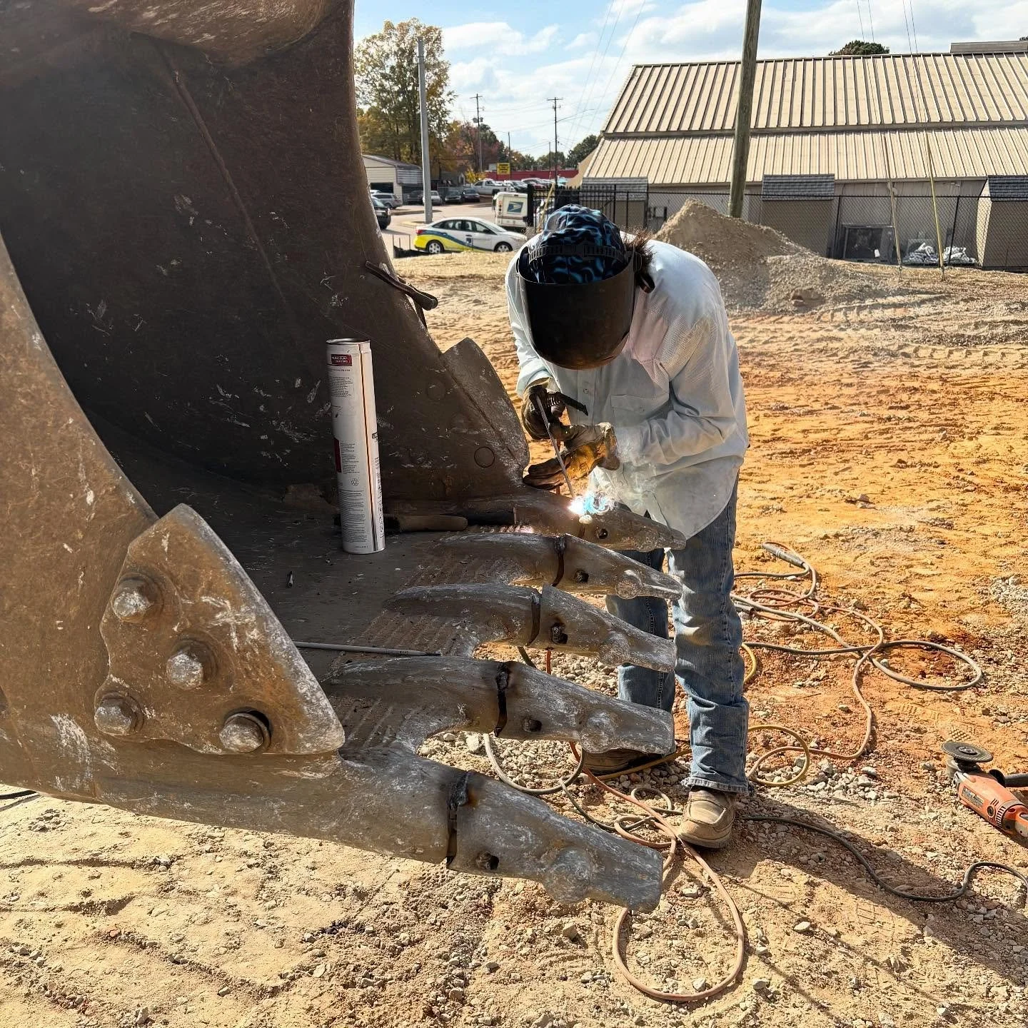 Middle of the city welding worn out teeth