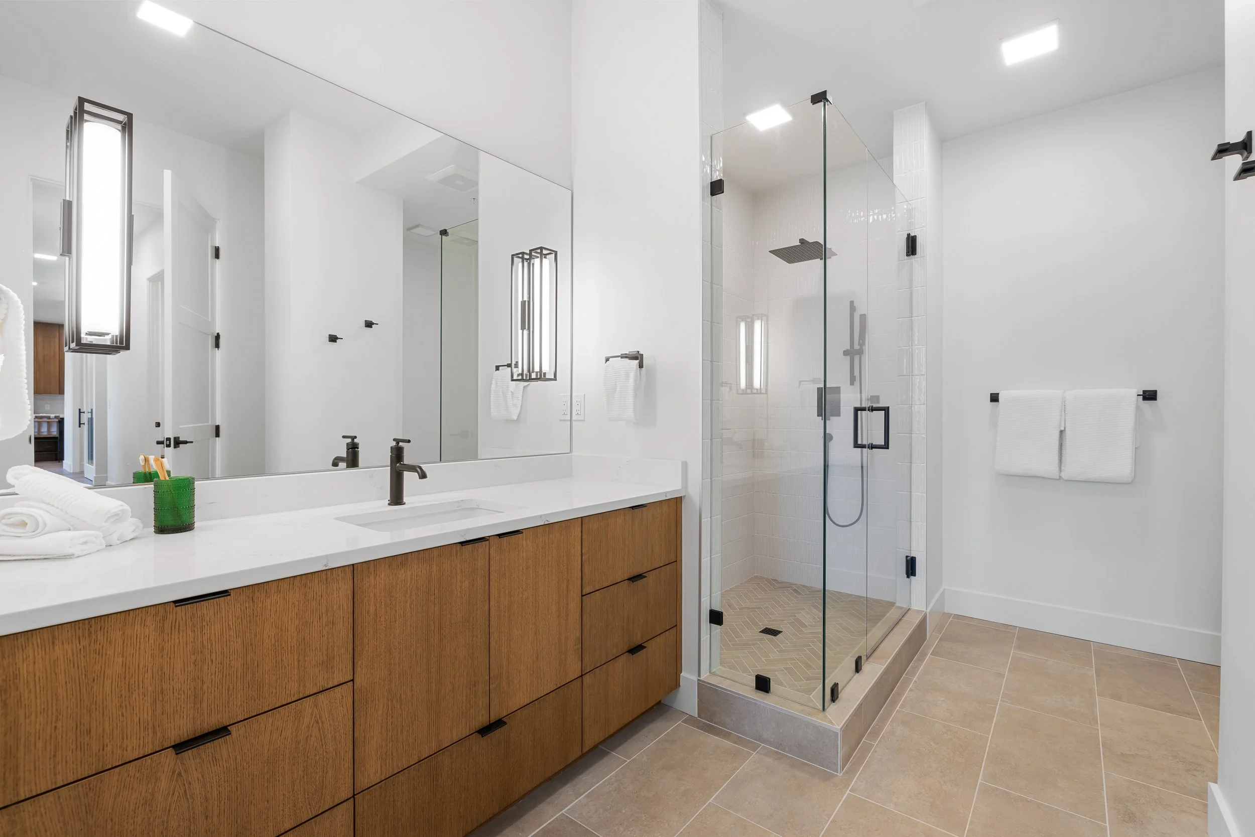 Secondary bathroom at The Hemingway residence.