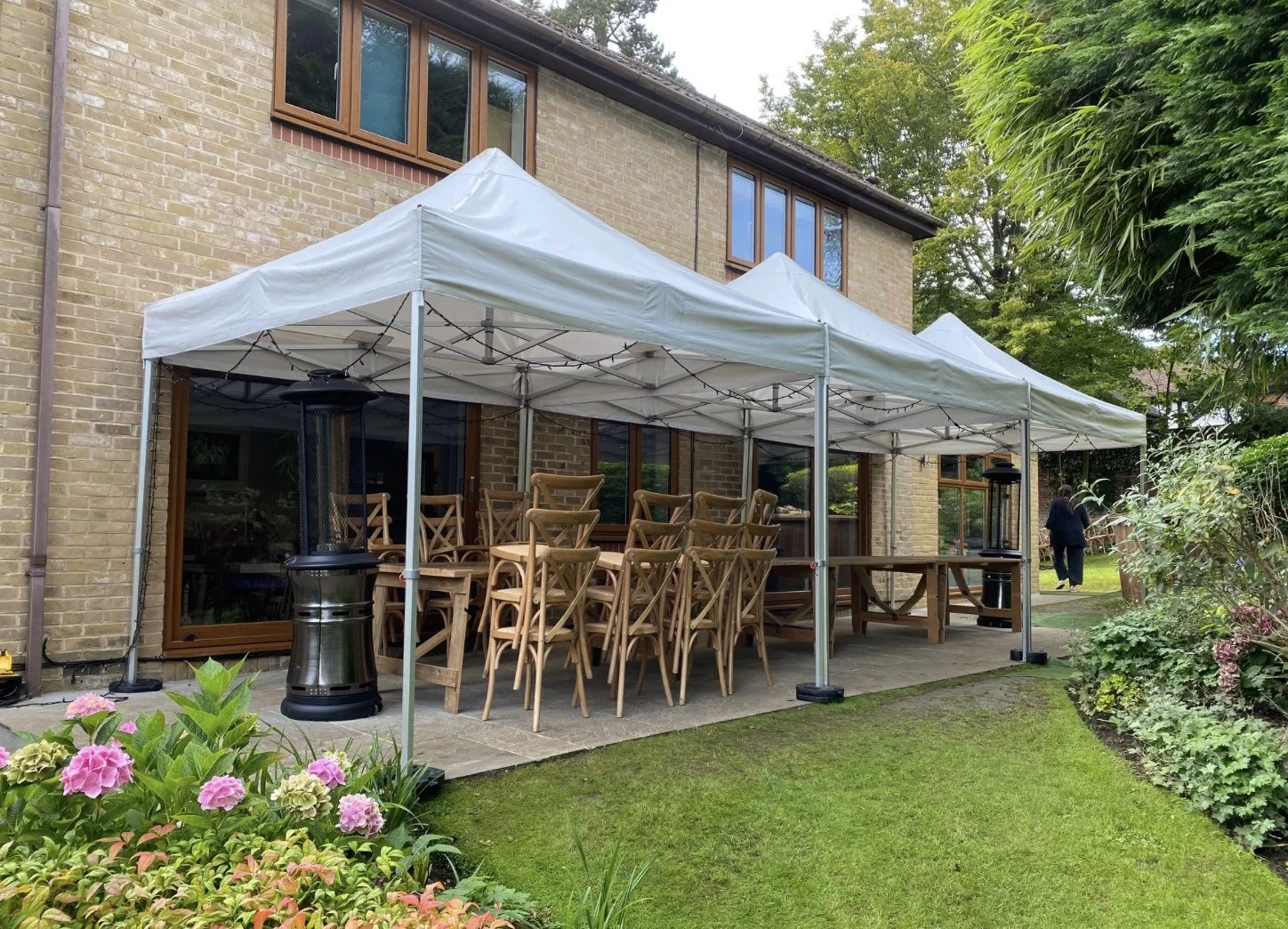 Illustration of a bathroom sink with a faucet.