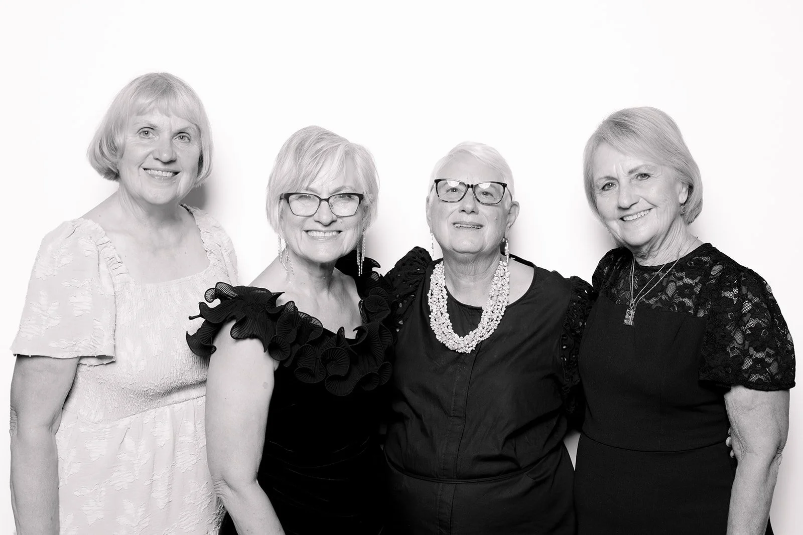 Santellis Portrait Booth-101_websize.jpg