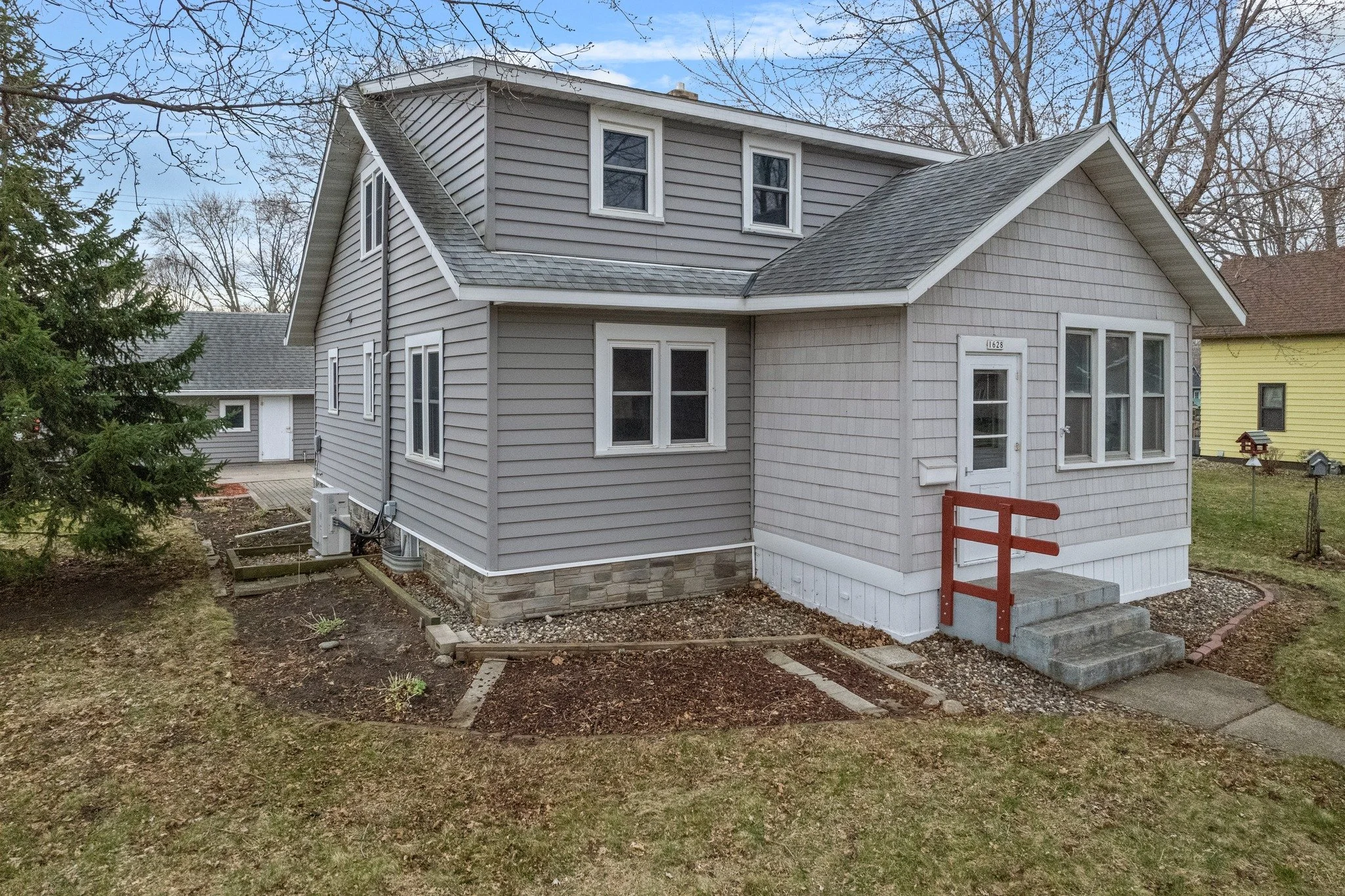 🔥 COMING SOON in Glencoe! 🔥

📍 1628 Ford Avenue N
💲 $259,900

This one is CLEAN, UPDATED, and truly move-in ready.
3 🛏 | 2 🛁 | 1,700 finished SF

Brand new flooring, fully renovated bathrooms, fresh paint, updated plumbing&hellip; all the heavy