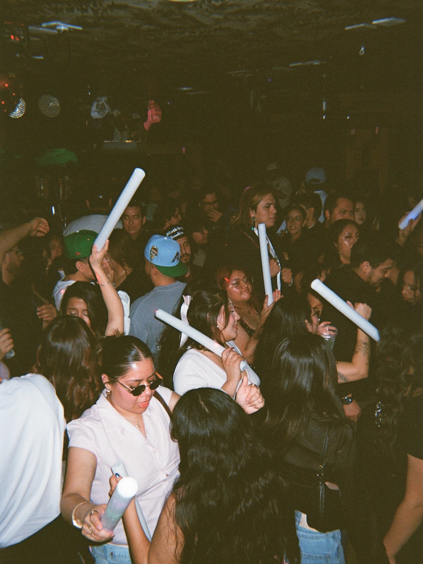 Nos vemos en el Party 🌡️ 
SAT Feb 28th 
Ya saben c&oacute;mo se pone #temperaturaparty 🔊 
@danyaszn X @dj.aydee X @proxymusic_ 

📍 Baja Sharkeez Manhattan Beach 
🎟️ RSVP link in bio