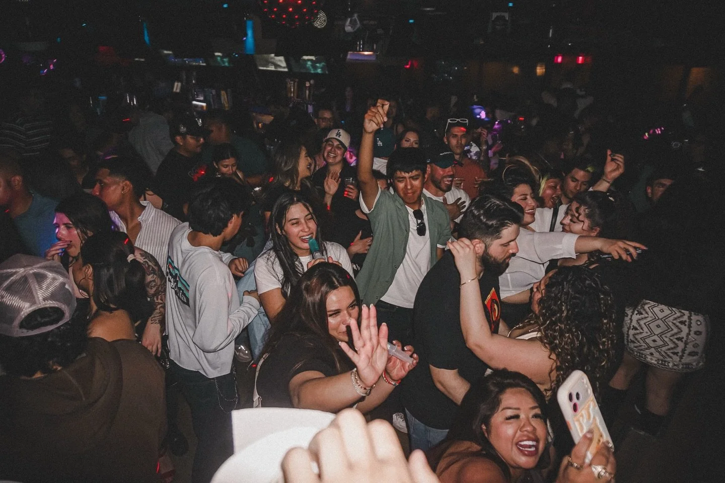 Celebrando 3 a&ntilde;os de TEMPERATURA con todos ustedes 🫶🌡️
SAT MAR 21 
Baja Sharkeez El Porto 🦈 

🔊 
@proxymusic_ X @amilthedj 
@iamalexmambo 
@dj.aydee 

Se viene una buena 🔥

🎟️ RSVP IN BIO #temperaturaparty