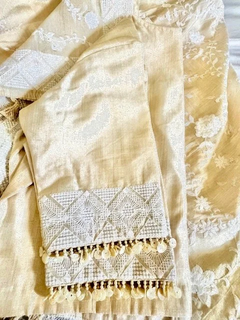 lighter_fabric_White Saree - 1.jpeg