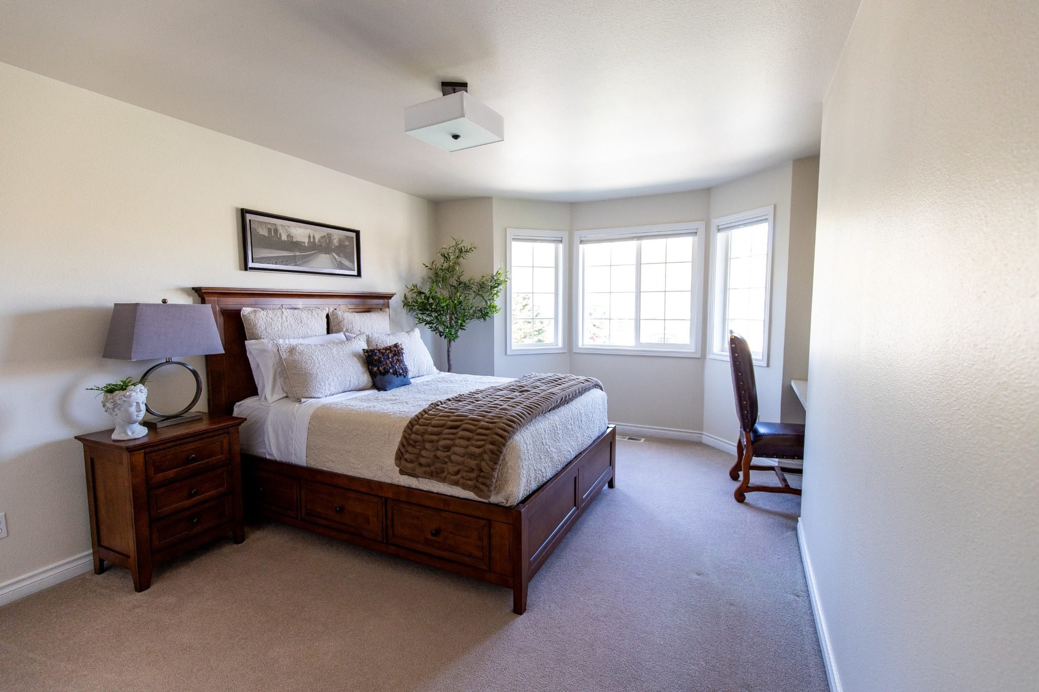 2021-broadhurst-pl-wenatchee-wa-secondary-bedroom.jpg