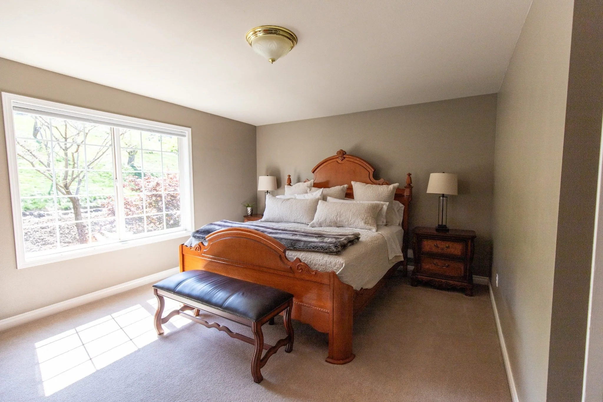 2021-broadhurst-pl-wenatchee-wa-primary-bedroom-alt.jpg