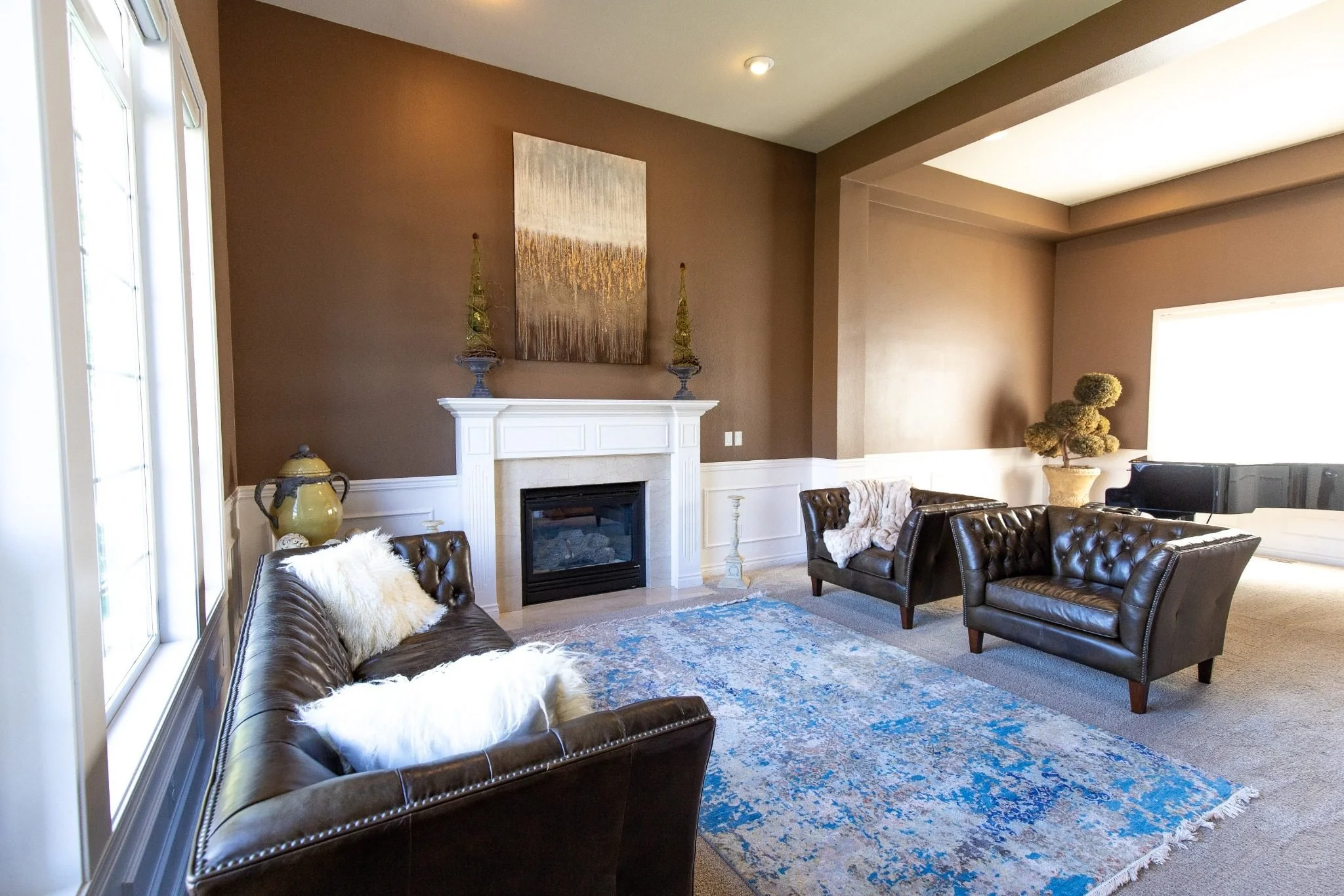 2021-broadhurst-pl-wenatchee-wa-living-room-fireplace.jpg