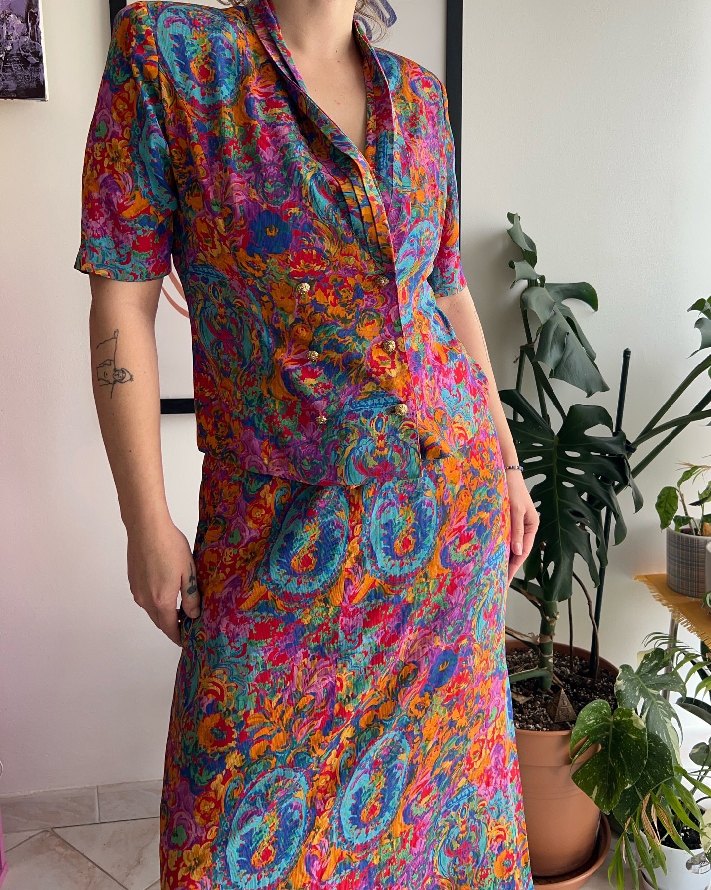 Kombinacije koje su bile za Pop up u Motovunu, dostupne su na webu🎀🌸
Link se nalazi u Bio
Ljubičaste hlače, zeleni prsluk su prodani💛
#vintagecroatia #vintagestyle #vintagefashionforsale